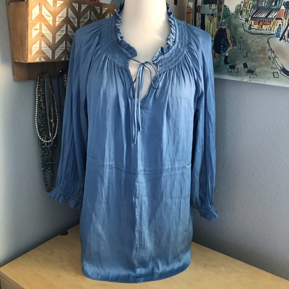 CARMEN MARC VALVO Blouse Women's size M Light Blue Smocked Ruffle Neck NEW - Picture 2 of 7